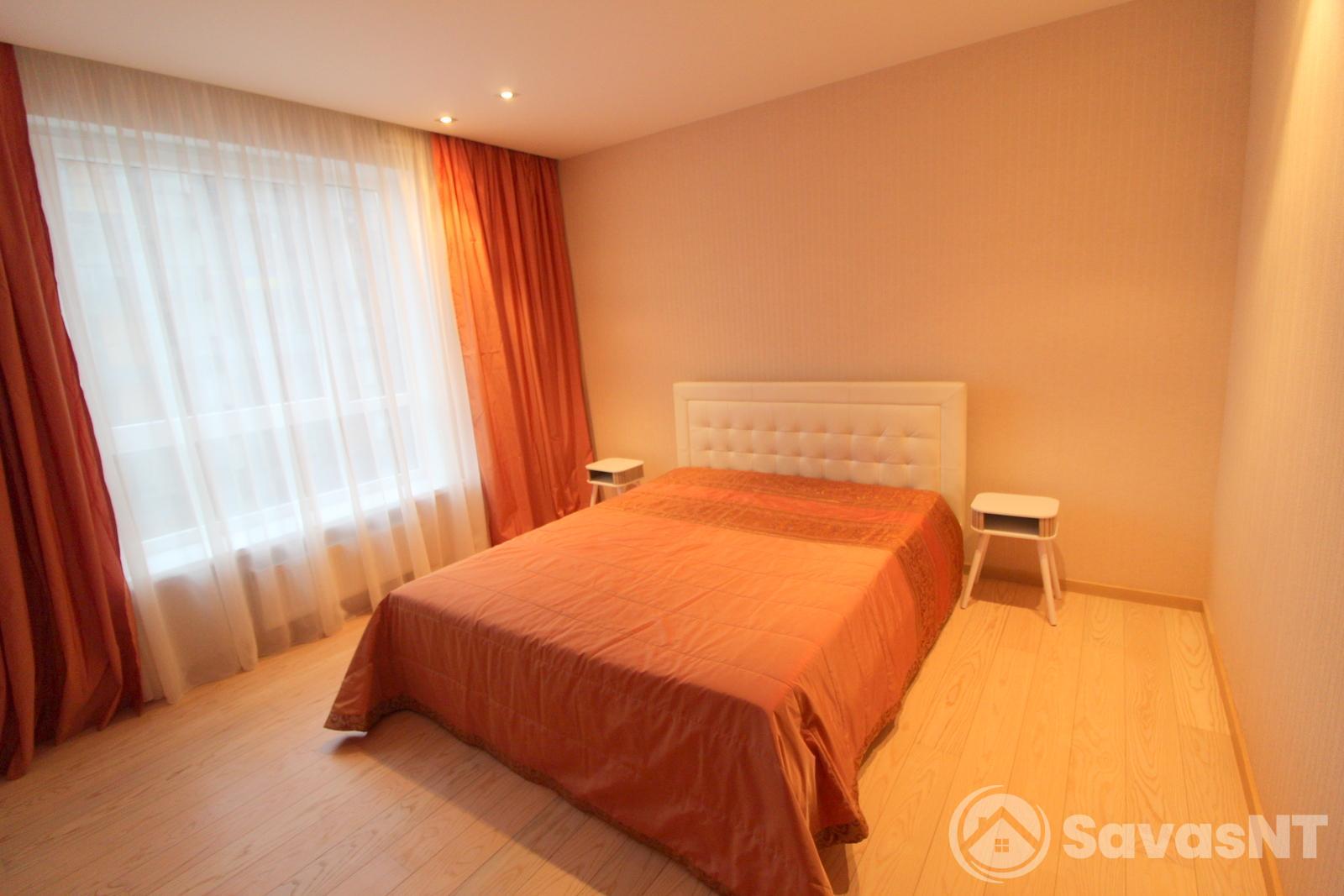 Pilaitėje, naujos statybos name išnuomojamas erdvus 3 kambarių butas.