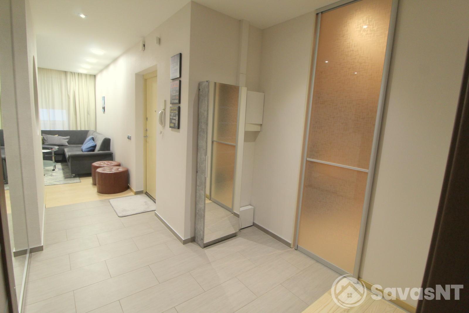 Pilaitėje, naujos statybos name išnuomojamas erdvus 3 kambarių butas.