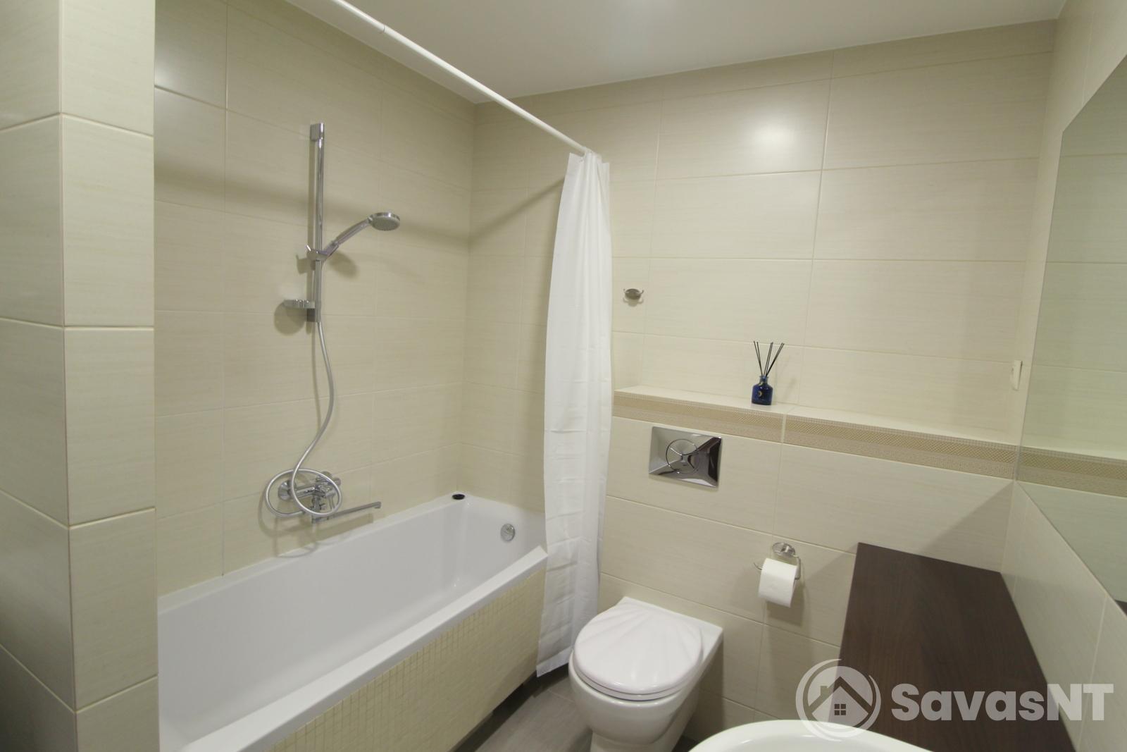 Pilaitėje, naujos statybos name išnuomojamas erdvus 3 kambarių butas.