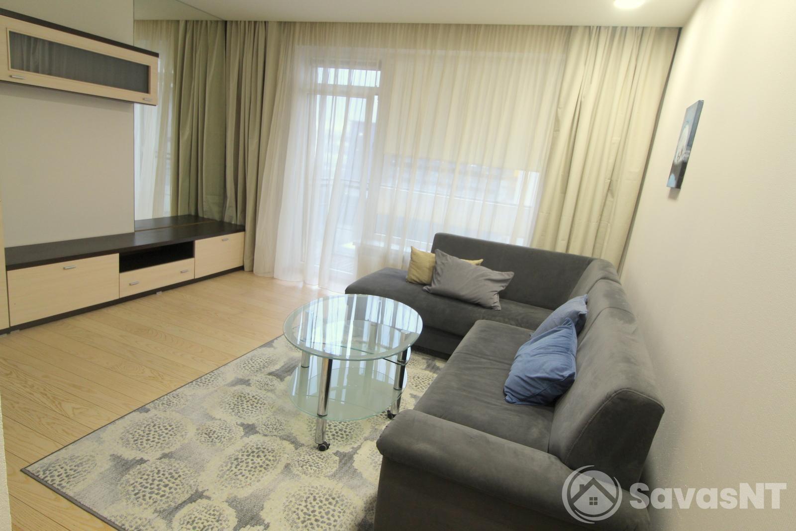 Pilaitėje, naujos statybos name išnuomojamas erdvus 3 kambarių butas.