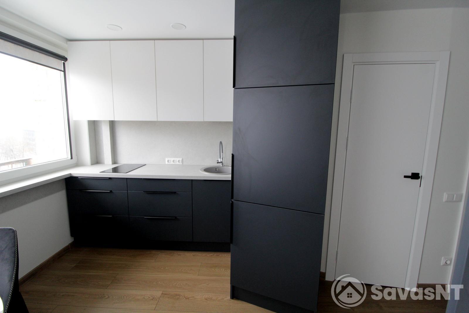 Nuomojamas jaukus SUREMONTUOTAS 1 kambario 25 kv.m butas Statybininkų g. Naujamiestyje.