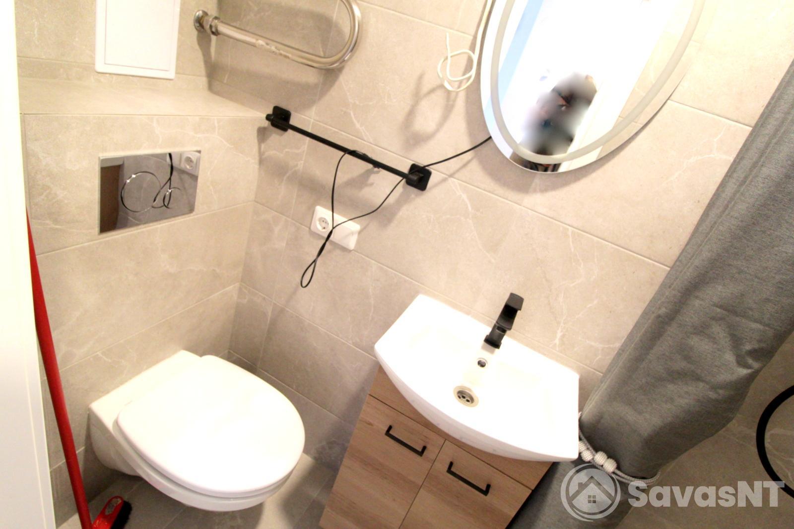 Nuomojamas jaukus SUREMONTUOTAS 1 kambario 25 kv.m butas Statybininkų g. Naujamiestyje.