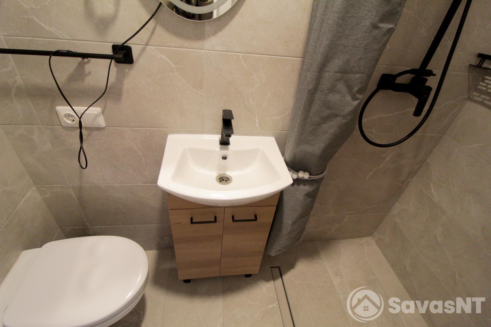 Nuomojamas jaukus SUREMONTUOTAS 1 kambario 25 kv.m butas Statybininkų g. Naujamiestyje.