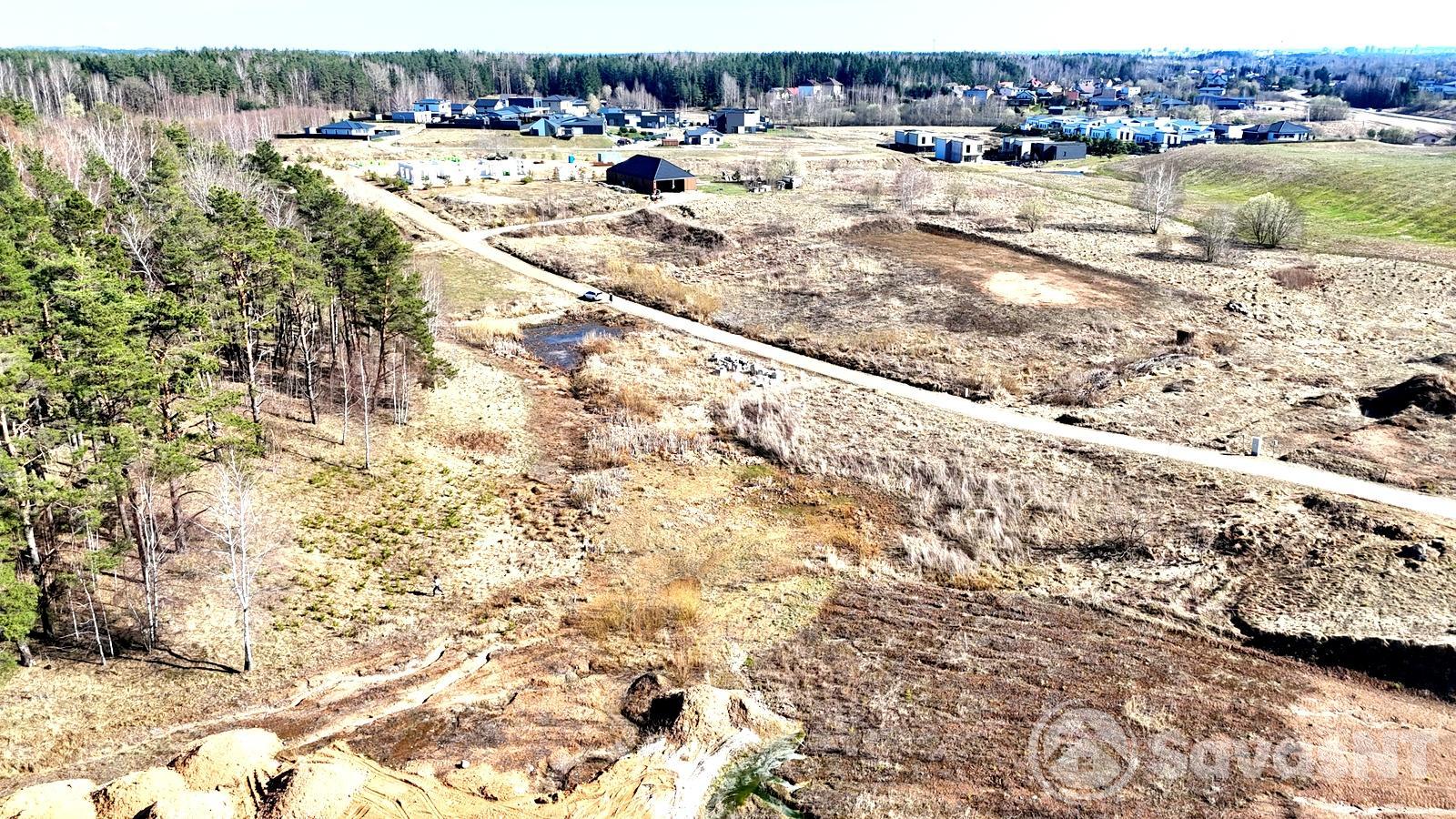 Vilniaus r. sav., Avižienių sen., Pikutiškių k., Vilkų g. 10,5 arų NAMŲ VALDOS sklypas.