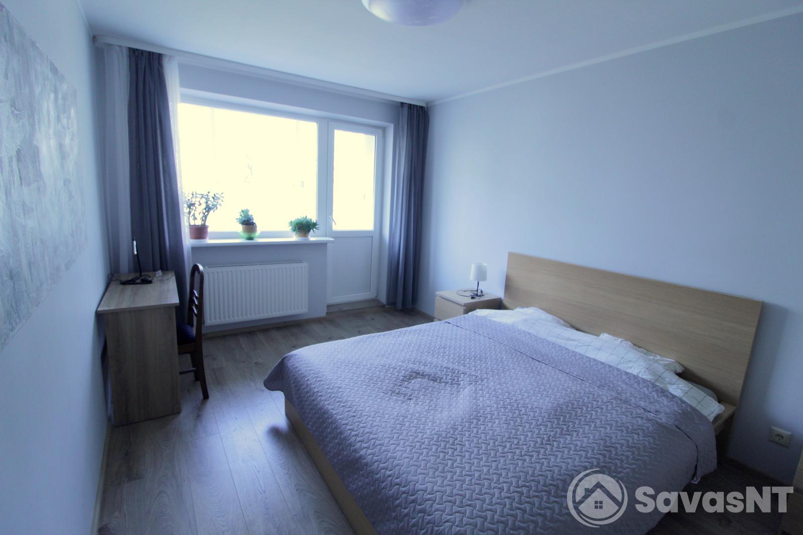 Žirmūnuose, Žirmūnų gatvėje, RENOVUOTAME NAME išnuomojamas ERDVUS IR JAUKUS STILIAUS 2 kambarių 48 kv. m. butas.