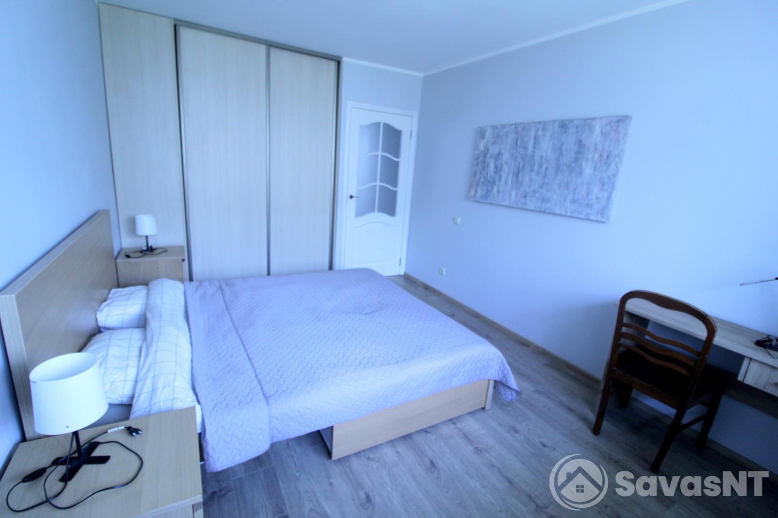 Žirmūnuose, Žirmūnų gatvėje, RENOVUOTAME NAME išnuomojamas ERDVUS IR JAUKUS STILIAUS 2 kambarių 48 kv. m. butas.