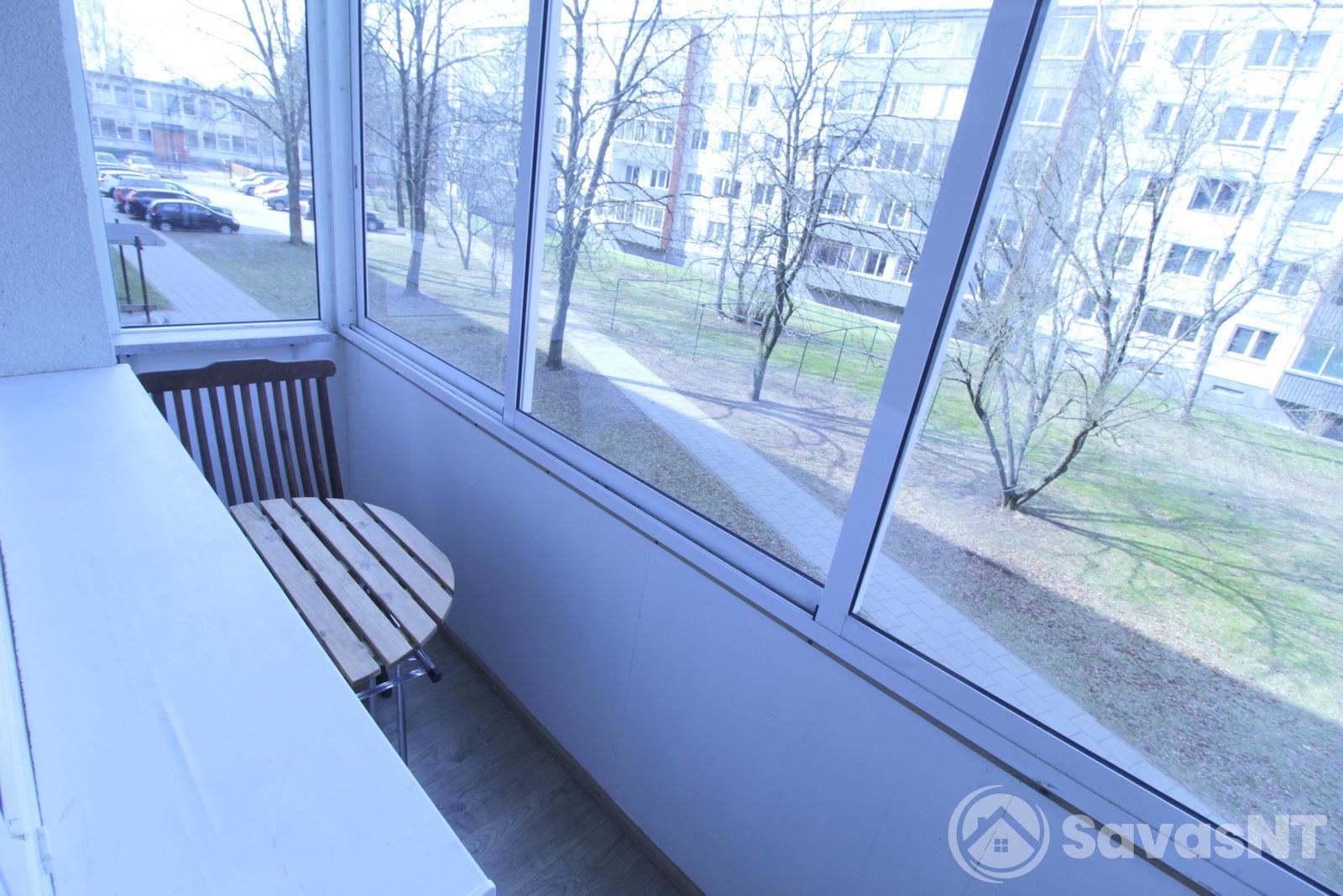 Žirmūnuose, Žirmūnų gatvėje, RENOVUOTAME NAME išnuomojamas ERDVUS IR JAUKUS STILIAUS 2 kambarių 48 kv. m. butas.