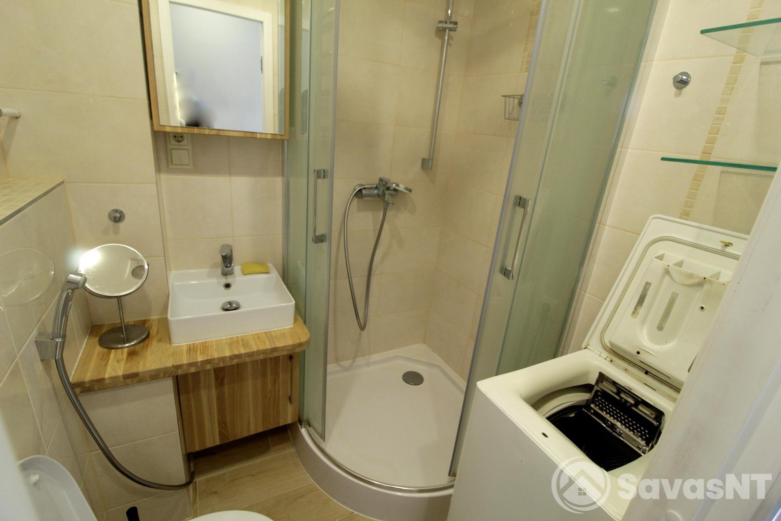 Žirmūnuose, Žirmūnų gatvėje, RENOVUOTAME NAME išnuomojamas ERDVUS IR JAUKUS STILIAUS 2 kambarių 48 kv. m. butas.