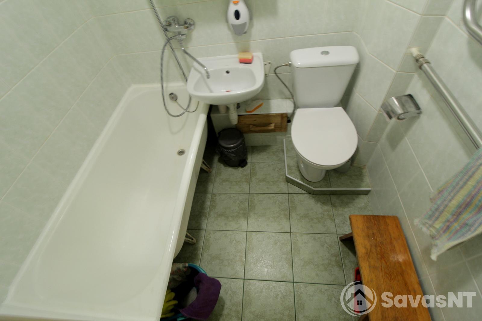 Žirmūnuose, Žirmūnų gatvėje, RENOVUOTAME NAME  išnuomojamas IŠSKIRTINIO STILIAUS 3 kambarių 49 kv. m. butas.